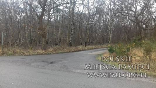 Jeden z wjazdów do POLISH RESETTLEMENT CAMPS WOODHALL SPA.